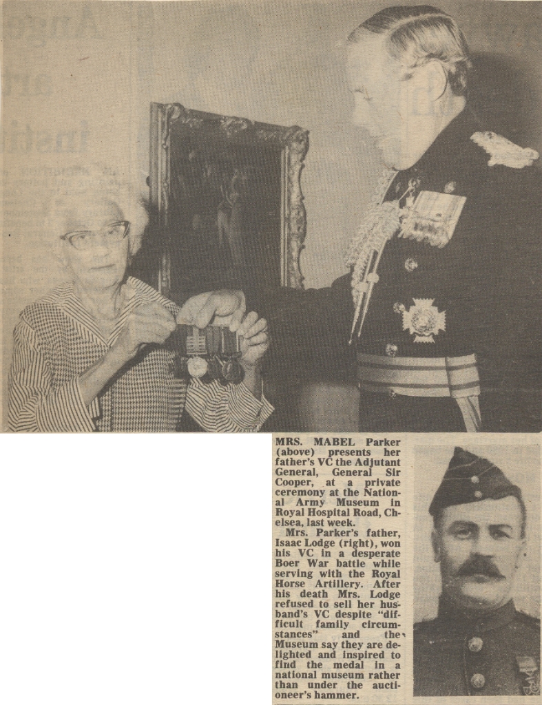 19830923 ISAAC LODGE VC GIVEN TO NATIONAL ARMY MUSEUM BY MABEL PARKER CN.jpg